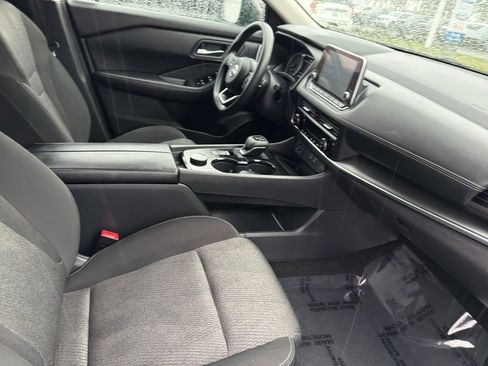 Used 2024 Nissan Rogue SV image 18