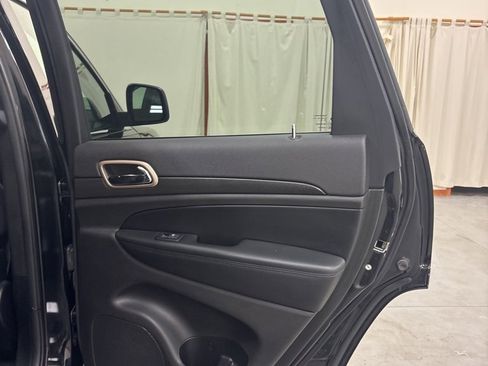 Used 2017 Jeep Grand Cherokee Laredo w/ Quick Order Package 23E image 36