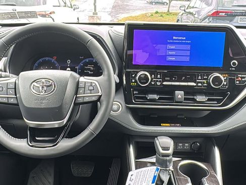 New 2026 Toyota Highlander Platinum AWD/4WD image 10
