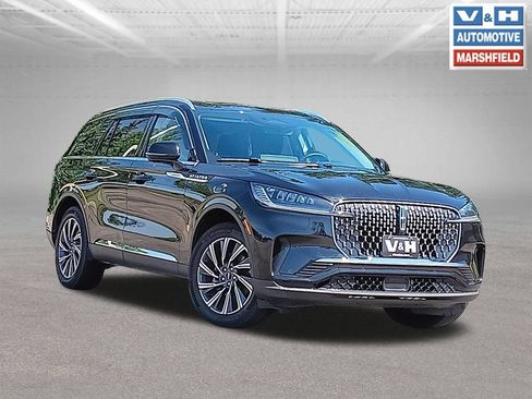 Used 2025 Lincoln Aviator AWD image 1
