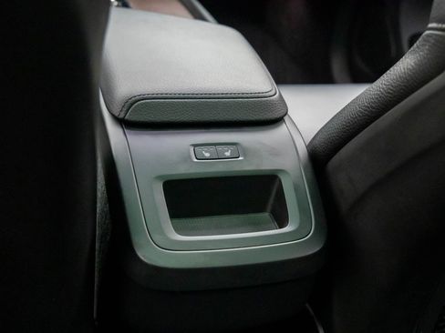 Used 2022 Volvo XC60 B5 Momentum w/ Advanced Package image 16