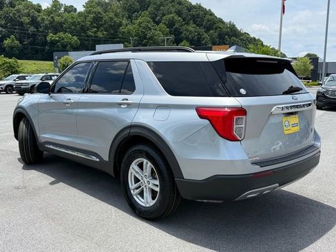 Used 2020 Ford Explorer XLT w/ Equipment Group 202A AWD/4WD image 4