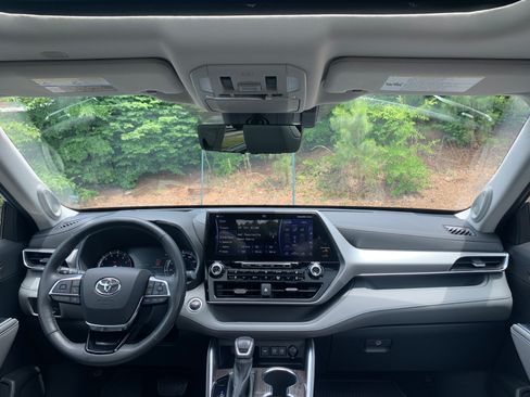 Used 2020 Toyota Highlander Platinum AWD/4WD image 18