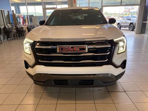 Used 2025 GMC Terrain Elevation AWD/4WD image 3