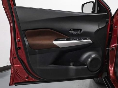 Used 2020 Nissan Kicks SR w/ Exterior Package FWD image 38