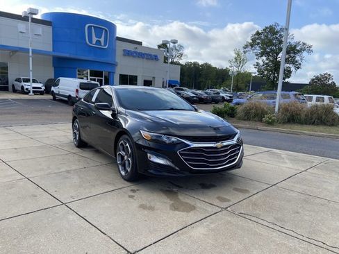 Used 2023 Chevrolet Malibu LT image 2