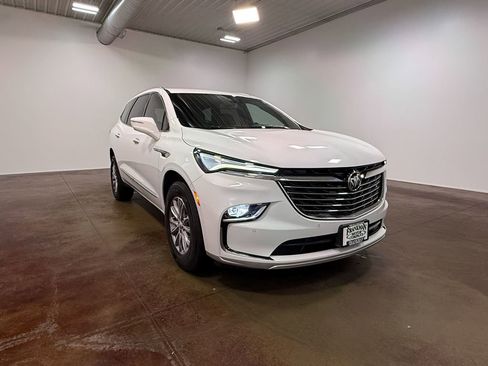Used 2023 Buick Enclave Essence AWD/4WD image 30