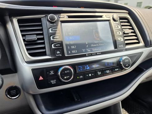 Used 2018 Toyota Highlander Limited AWD/4WD image 42