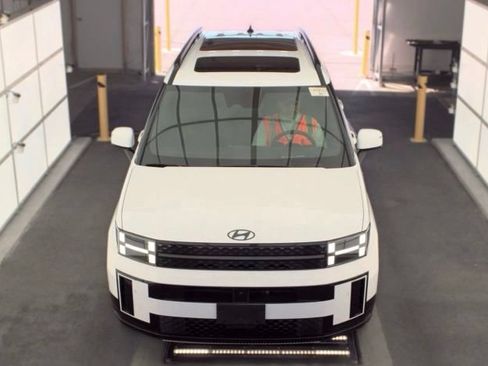 Used 2025 Hyundai Santa Fe Calligraphy FWD image 2