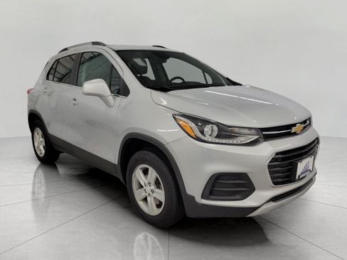 Used 2020 Chevrolet Trax LT w/ Driver Confidence Package AWD/4WD image 1