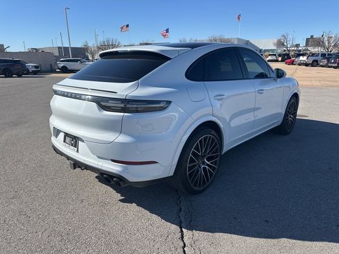 Used 2023 Porsche Cayenne Platinum Edition image 3