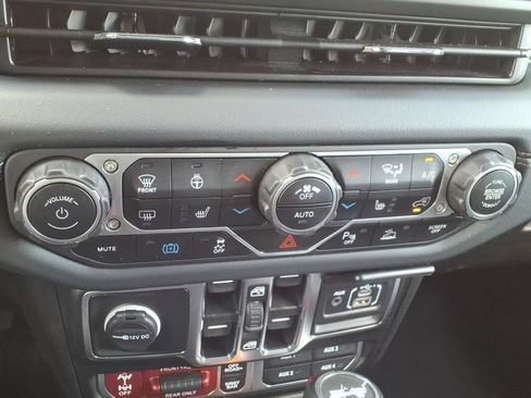 Used 2024 Jeep Wrangler Unlimited Rubicon 4xe AWD/4WD image 30