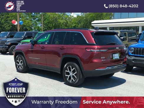 Used 2025 Jeep Grand Cherokee Limited w/ Trailer Tow Package AWD/4WD image 4