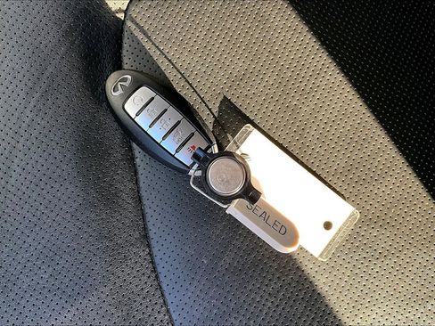 Used 2019 INFINITI QX80 Luxe w/ All-Season Package image 11