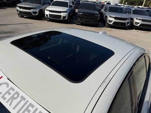 Used 2023 BMW 330i Sedan w/ Premium Package image 11