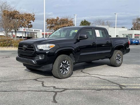 Used 2018 Toyota Tacoma SR image 1