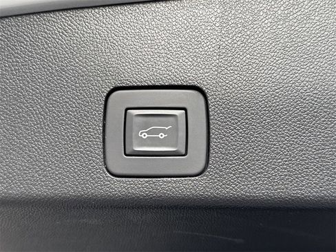 Used 2021 Buick Encore GX Essence w/ Advanced Technology Package image 19