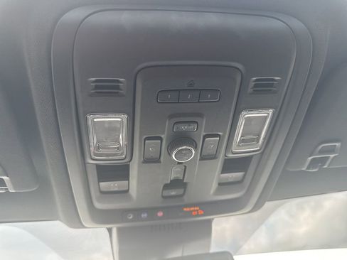 Used 2023 GMC Yukon SLT w/ SLT Luxury Package image 29