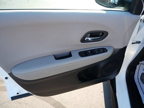 Used 2016 Honda HR-V LX image 16