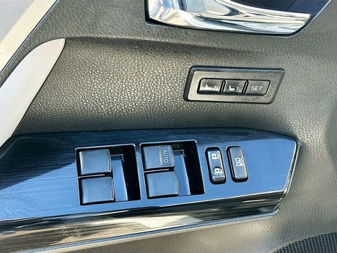 Used 2017 Toyota RAV4 Limited w/ Advanced Technology Package image 18