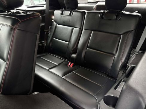 Used 2025 Ford Explorer ST-Line w/ ST-Line Street Pack image 13