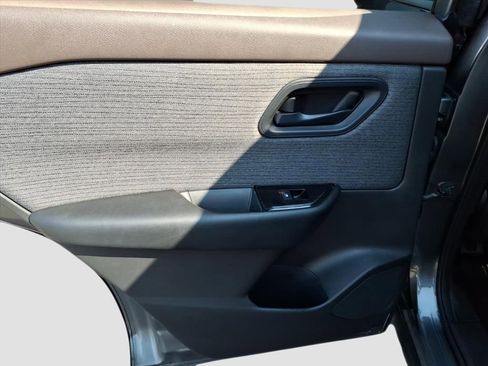 Used 2023 Nissan Rogue S image 10