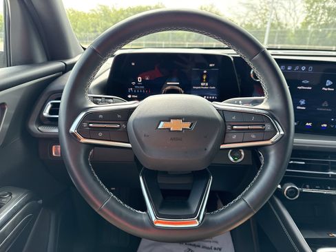 Used 2026 Chevrolet Traverse LT FWD image 11