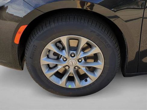 New 2026 Chrysler Pacifica Select image 10