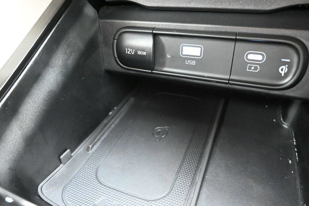 Used 2025 Kia Telluride EX w/ EX Captain's Chair Package FWD image 22
