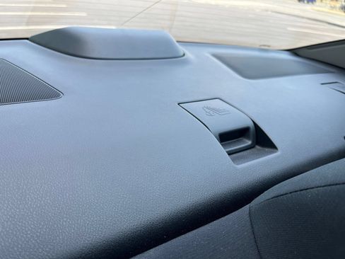 Used 2025 Nissan Sentra SV FWD image 33