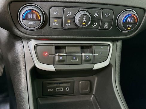 Used 2023 GMC Terrain SLT w/ Tech Package image 25