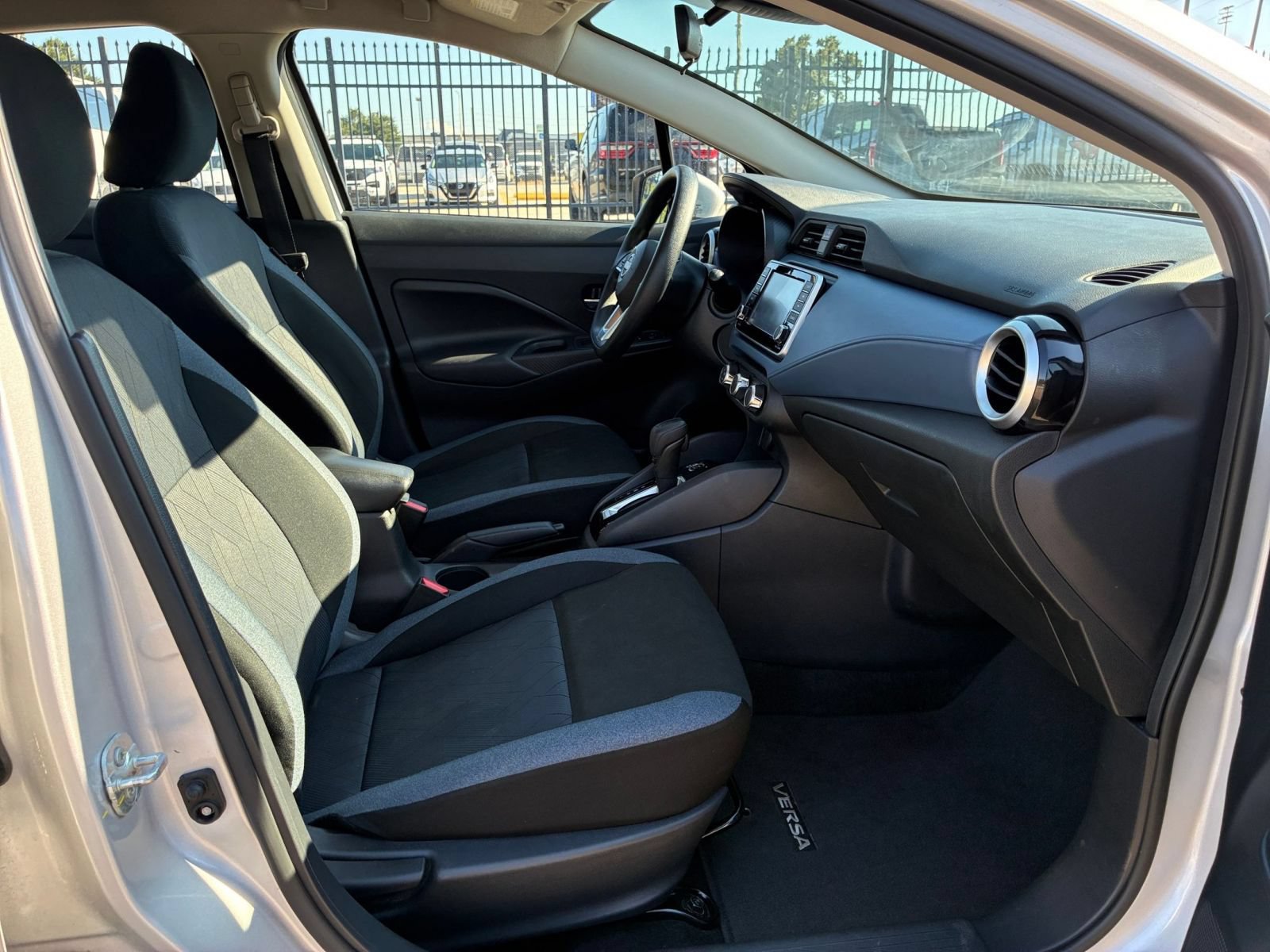 Used 2025 Nissan Versa SV FWD image 33