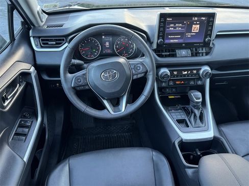 Used 2022 Toyota RAV4 XLE Premium image 20