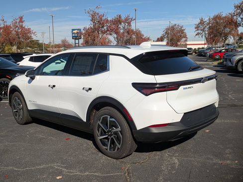New 2026 Chevrolet Equinox EV LT image 6