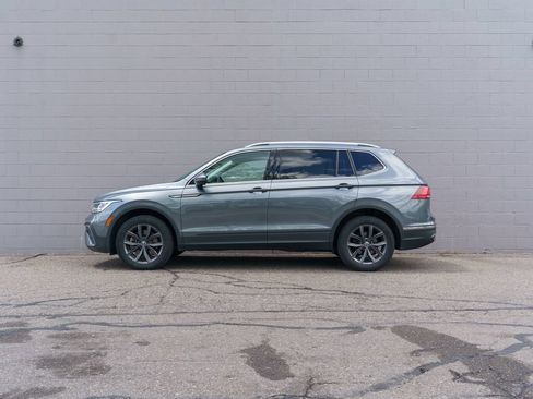 Used 2023 Volkswagen Tiguan SE AWD/4WD image 2