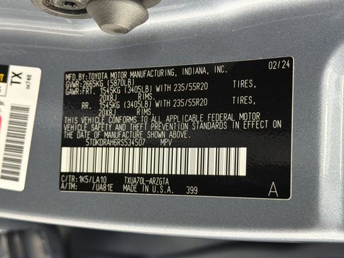 Used 2024 Toyota Highlander FWD image 28