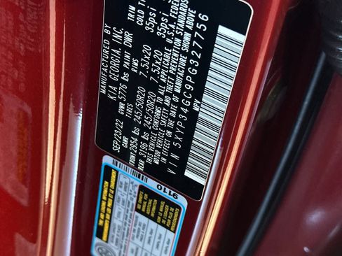 Used 2023 Kia Telluride EX w/ EX Captain's Chair Package FWD image 32