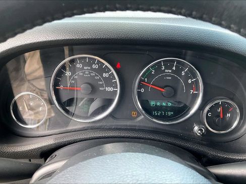 Used 2015 Jeep Wrangler Unlimited Sahara w/ Connectivity Group AWD/4WD image 19