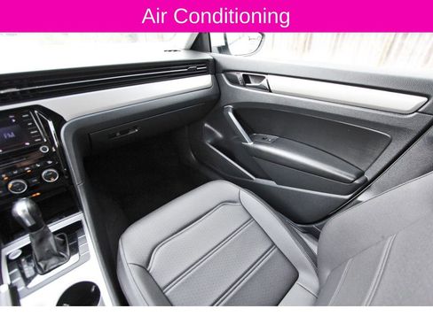 Used 2022 Volkswagen Passat 2.0T SE image 11