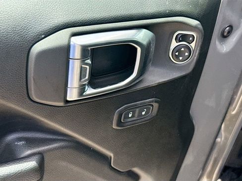 Used 2023 Jeep Wrangler Unlimited AWD/4WD image 19