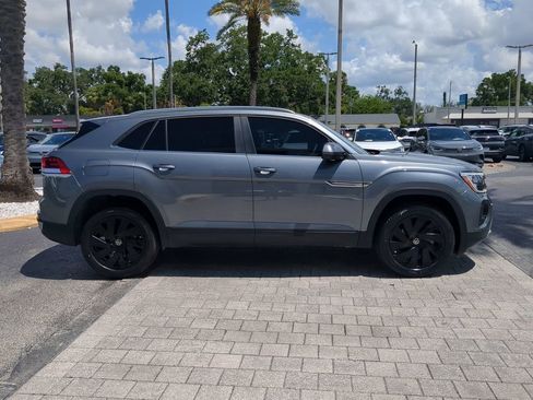 Used 2025 Volkswagen Atlas Cross Sport SE FWD image 3