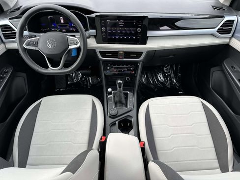 New 2026 Volkswagen Taos SE image 11