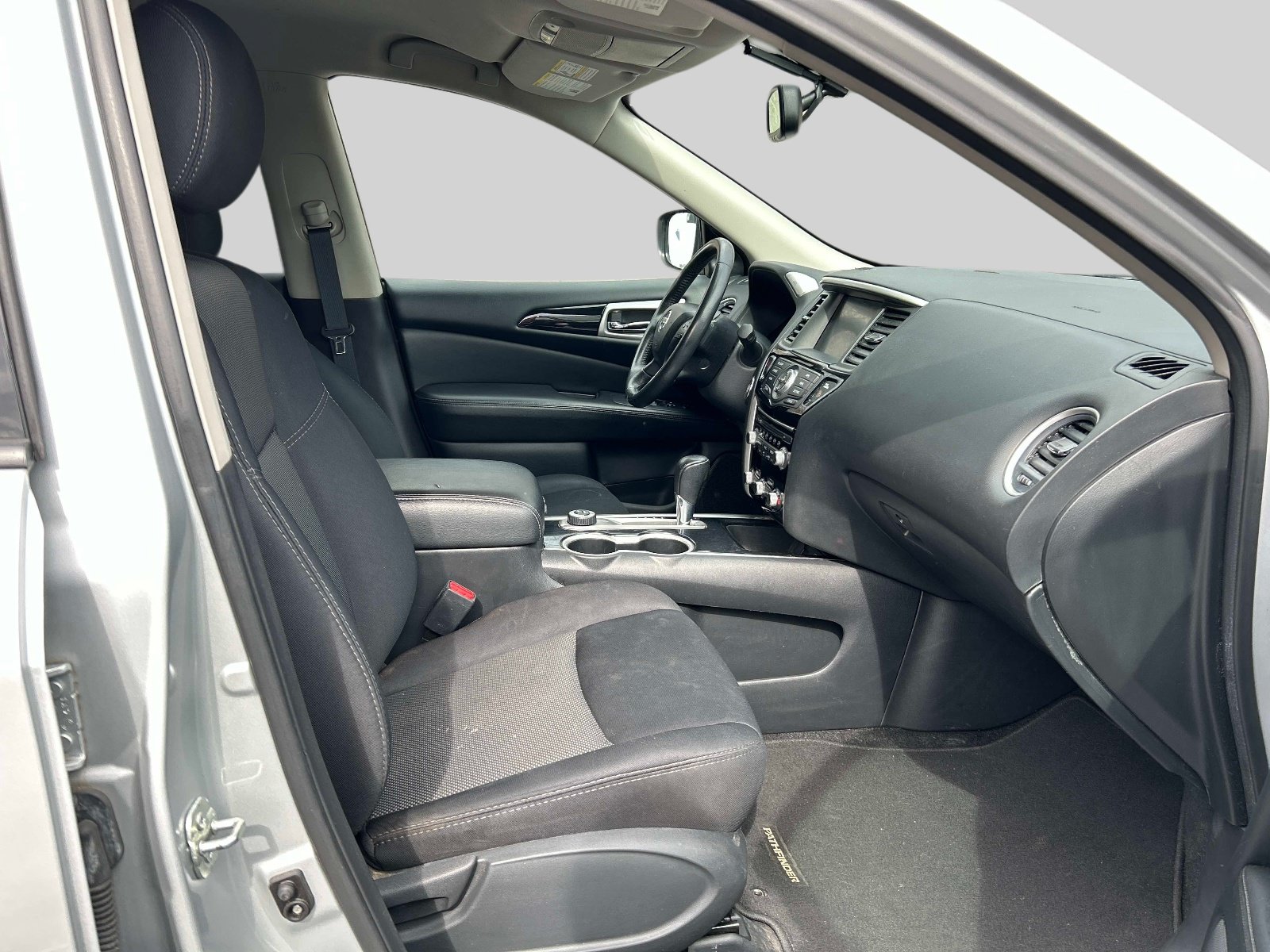 Used 2019 Nissan Pathfinder SV AWD/4WD image 18