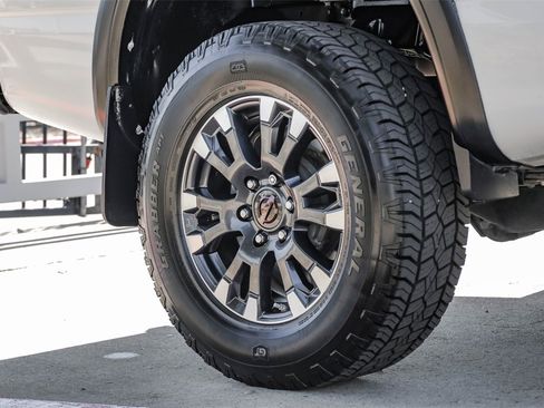 Used 2024 Nissan Titan PRO-4X w/ Pro-4x Convenience Package image 64