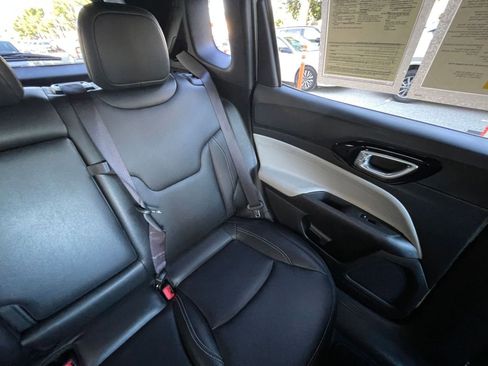 Used 2025 Jeep Compass Limited image 37