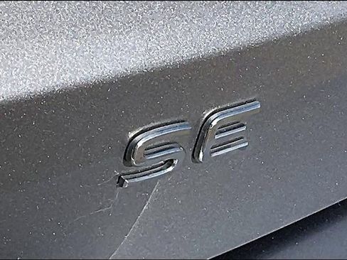 Used 2022 Volkswagen Taos SE image 9