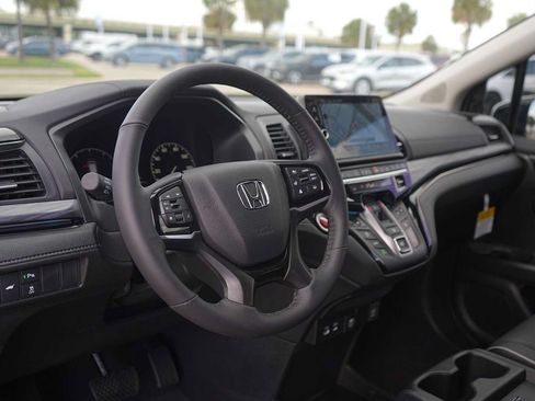 Used 2026 Honda Odyssey Elite image 2