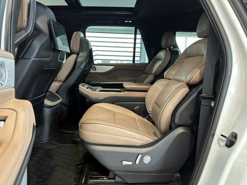 Used 2025 Lincoln Navigator L Black Label AWD/4WD image 19