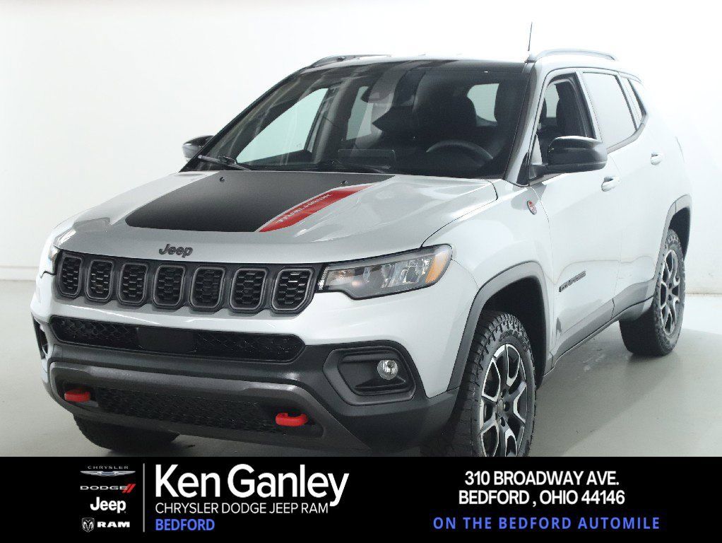 Used 2025 Jeep Compass Trailhawk AWD/4WD image 1