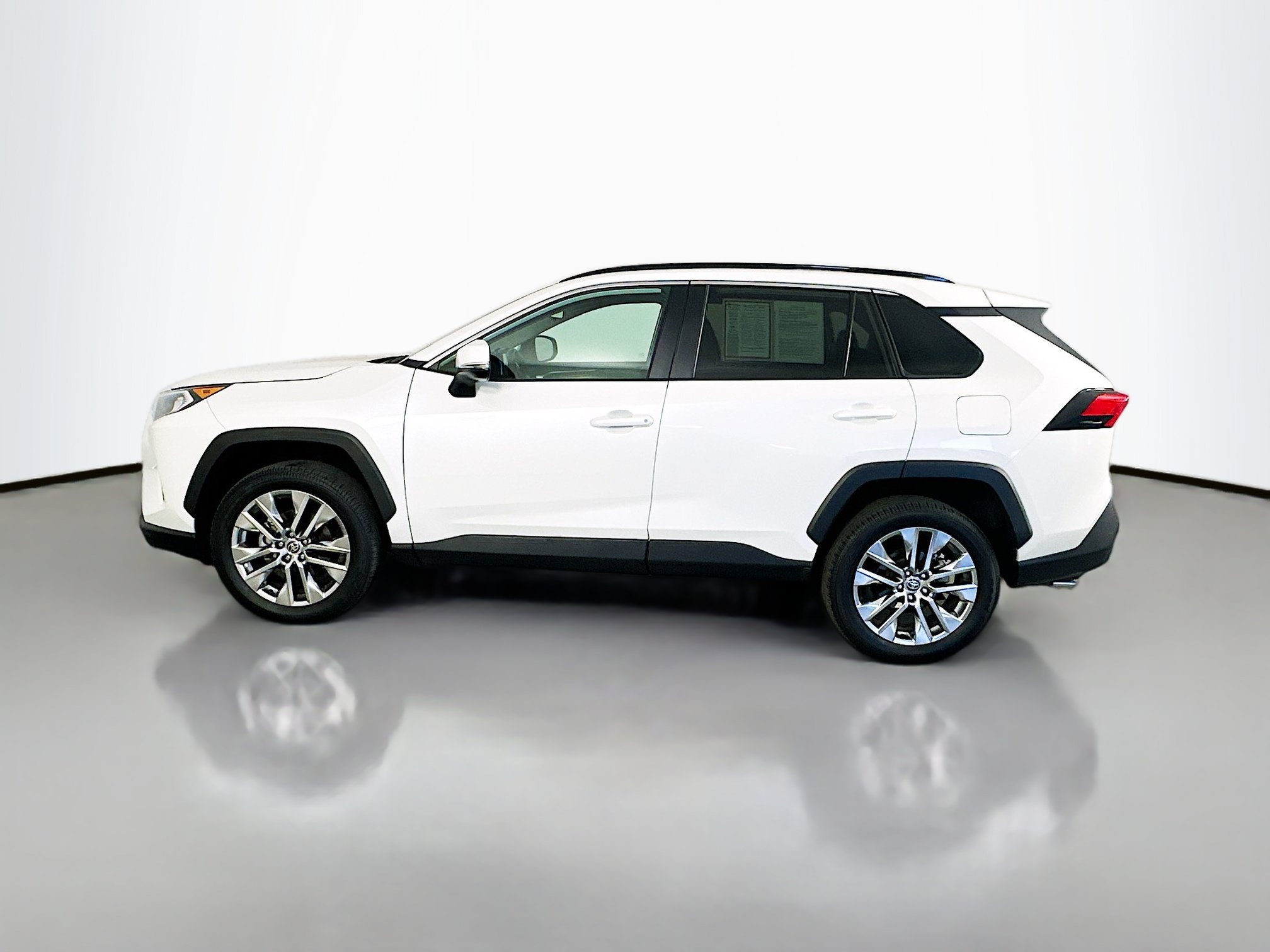 Certified 2021 Toyota RAV4 XLE Premium AWD/4WD image 4